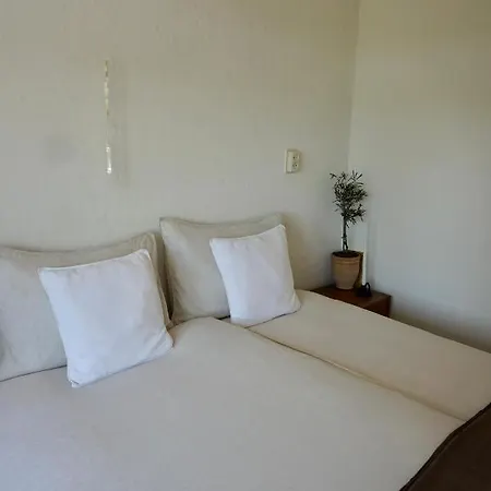 Perfectly Located Private Oaks And Beeches